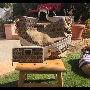 Michael Kors beautiful satchel & wallet set